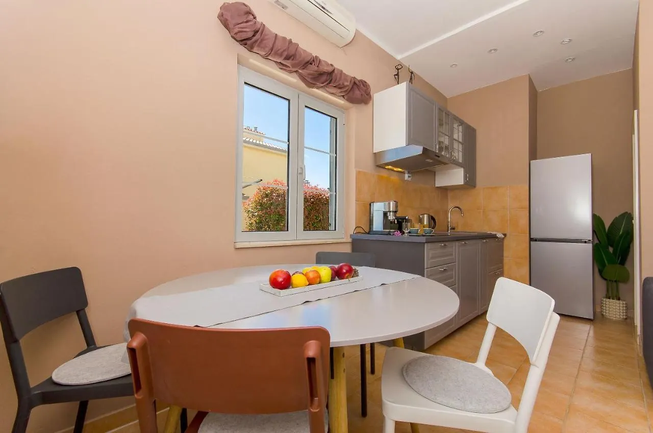 Apartments Sun And Sea Kastela