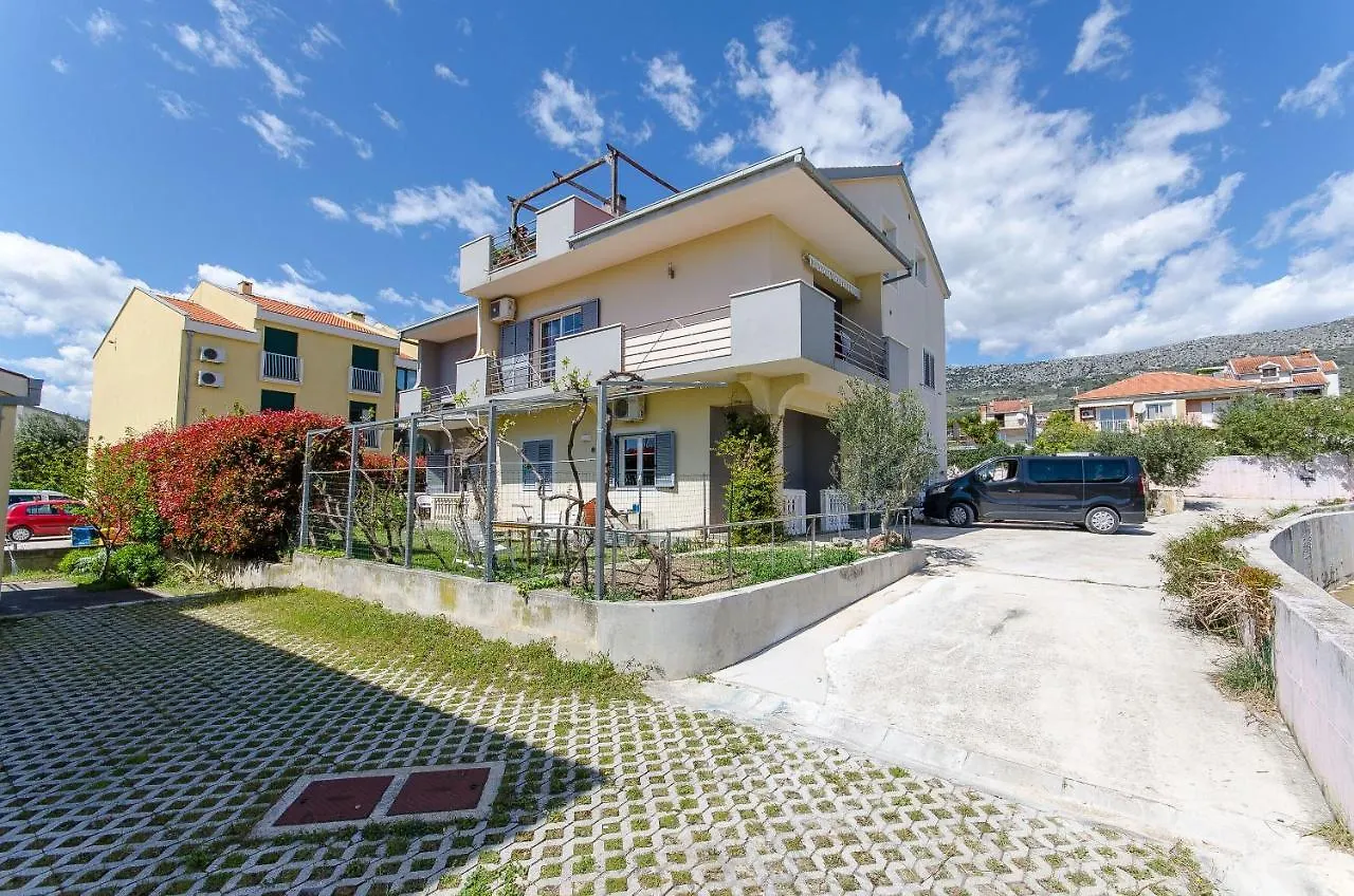 Apartments Sun And Sea Kastela